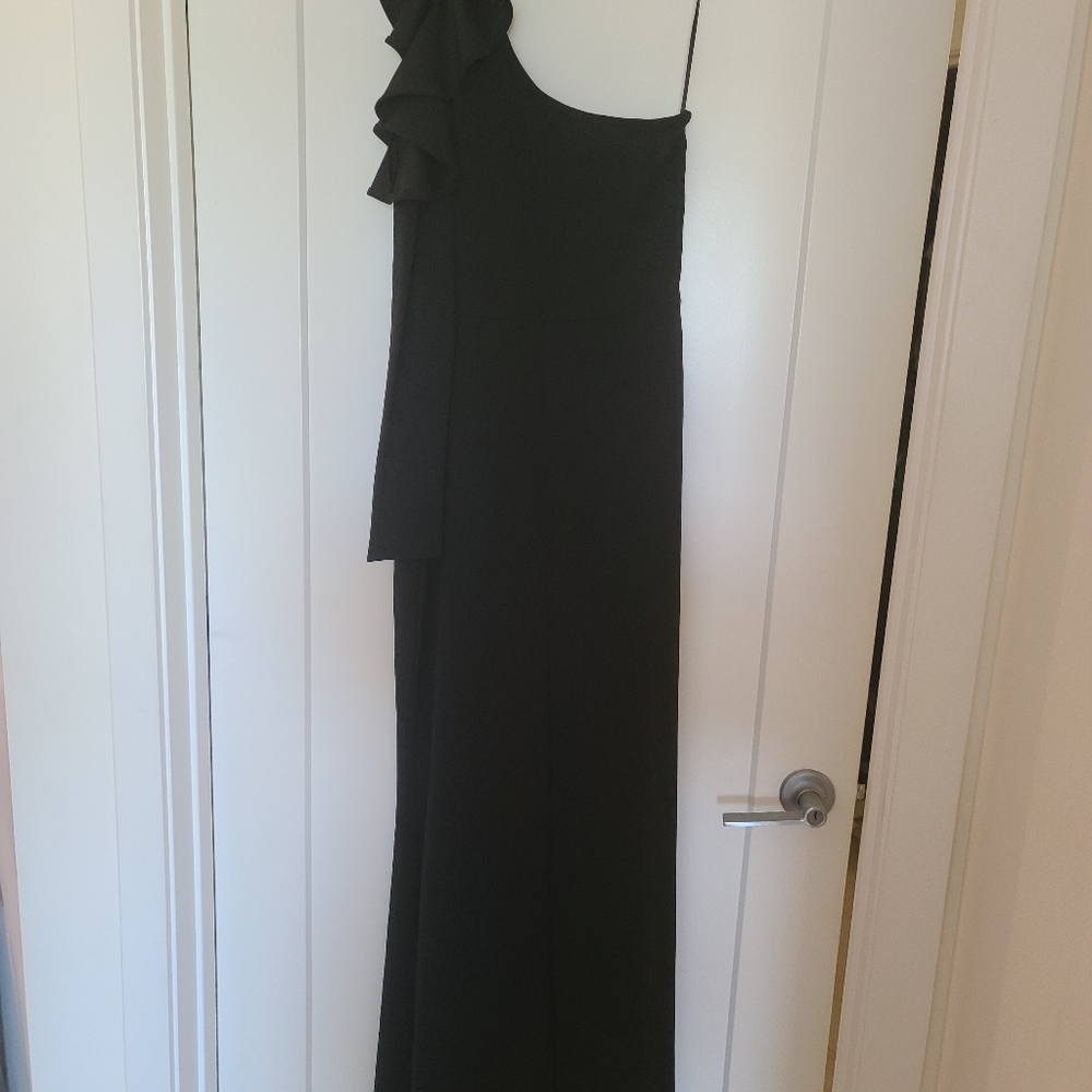 Elegant Black One-Shoulder Maxi Dress